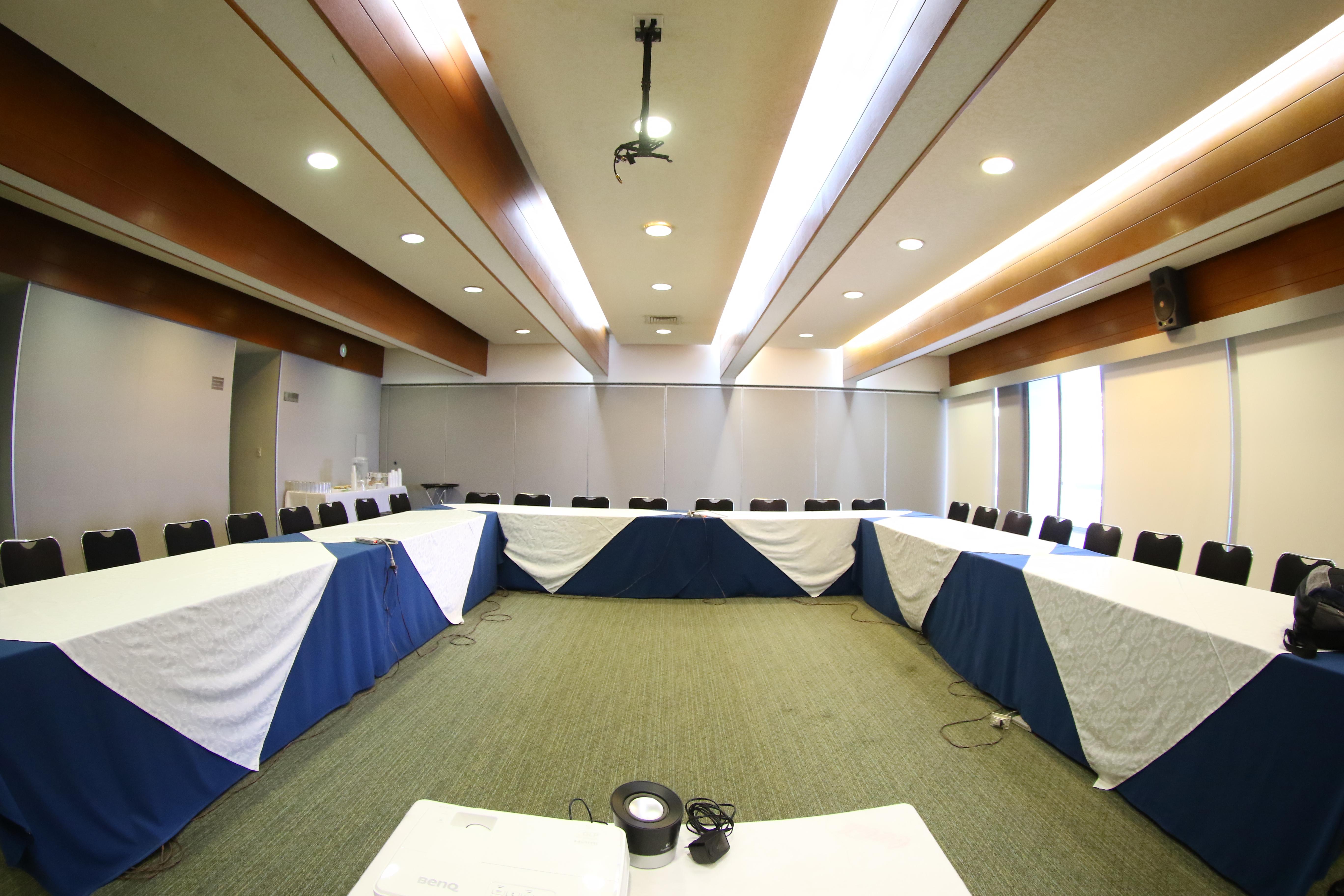 Hotel Horizon & Convention Center 4*